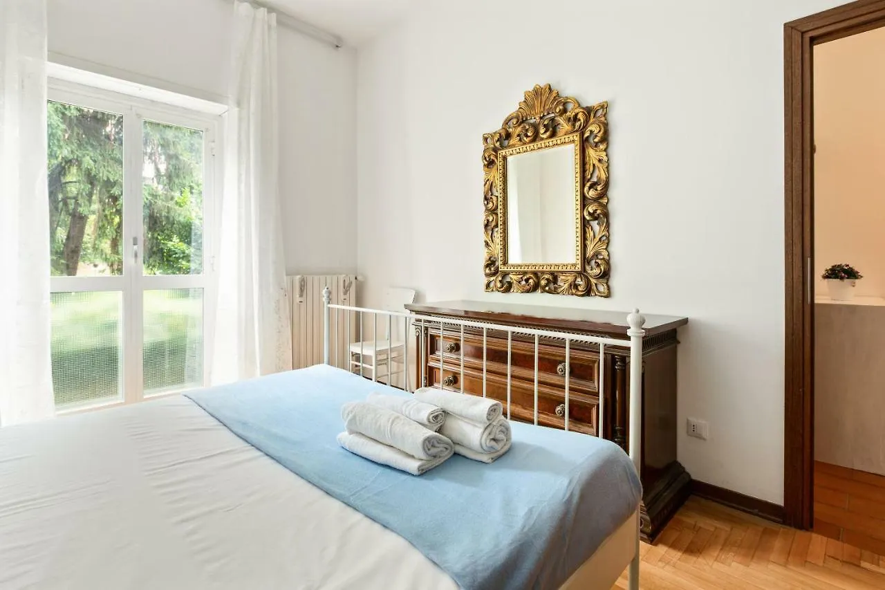 Bright Flat With Shared Garden Apartment Milan 0*,